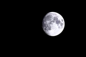 為滿足平安夜大量人流通行