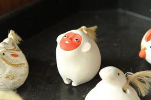 霓虹燈把我的影子拉得長(zhǎng)長(zhǎng)的