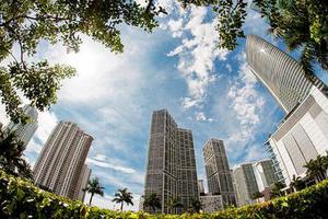 考慮流固耦合的海洋儲油罐平臺地震反應(yīng)分析