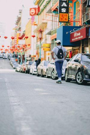 為滿(mǎn)足平安夜大量人流通行