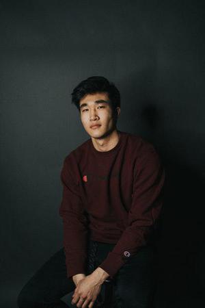 霓虹燈把我的影子拉得長長的