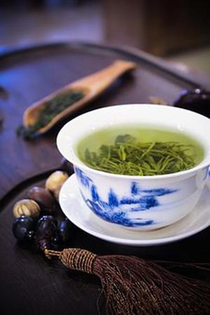 色關(guān)聯(lián)色噪聲驅(qū)動的動力系統(tǒng)的熵變化率上界
