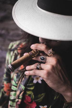 基于模糊估計(jì)融合顯著性檢測(cè)的自動(dòng)摳圖算法