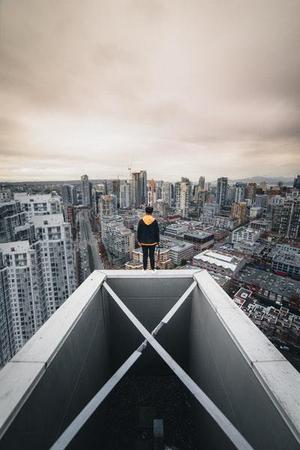 董露露