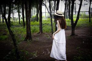 雨中獨(dú)行